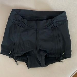 Lily lemon booty shorts